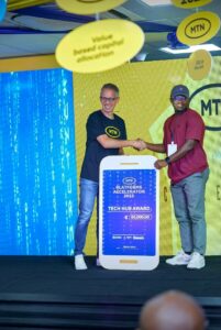 Dario Bianchi (left), the Chief Digital Officer at MTN Ghana, is seen handing over the Tech Hub Award to Courage Asase (right), our Managing Director at Node Eight. 